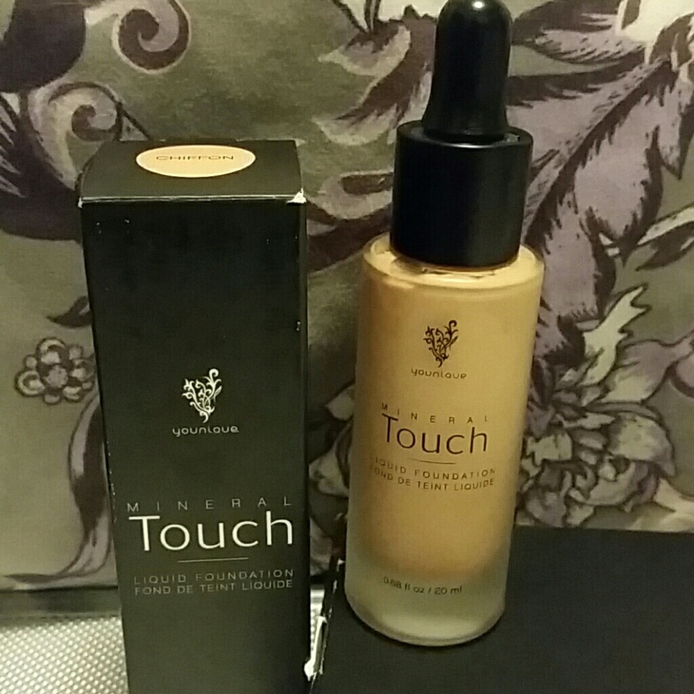 NIB Younique mineral liquid foundation